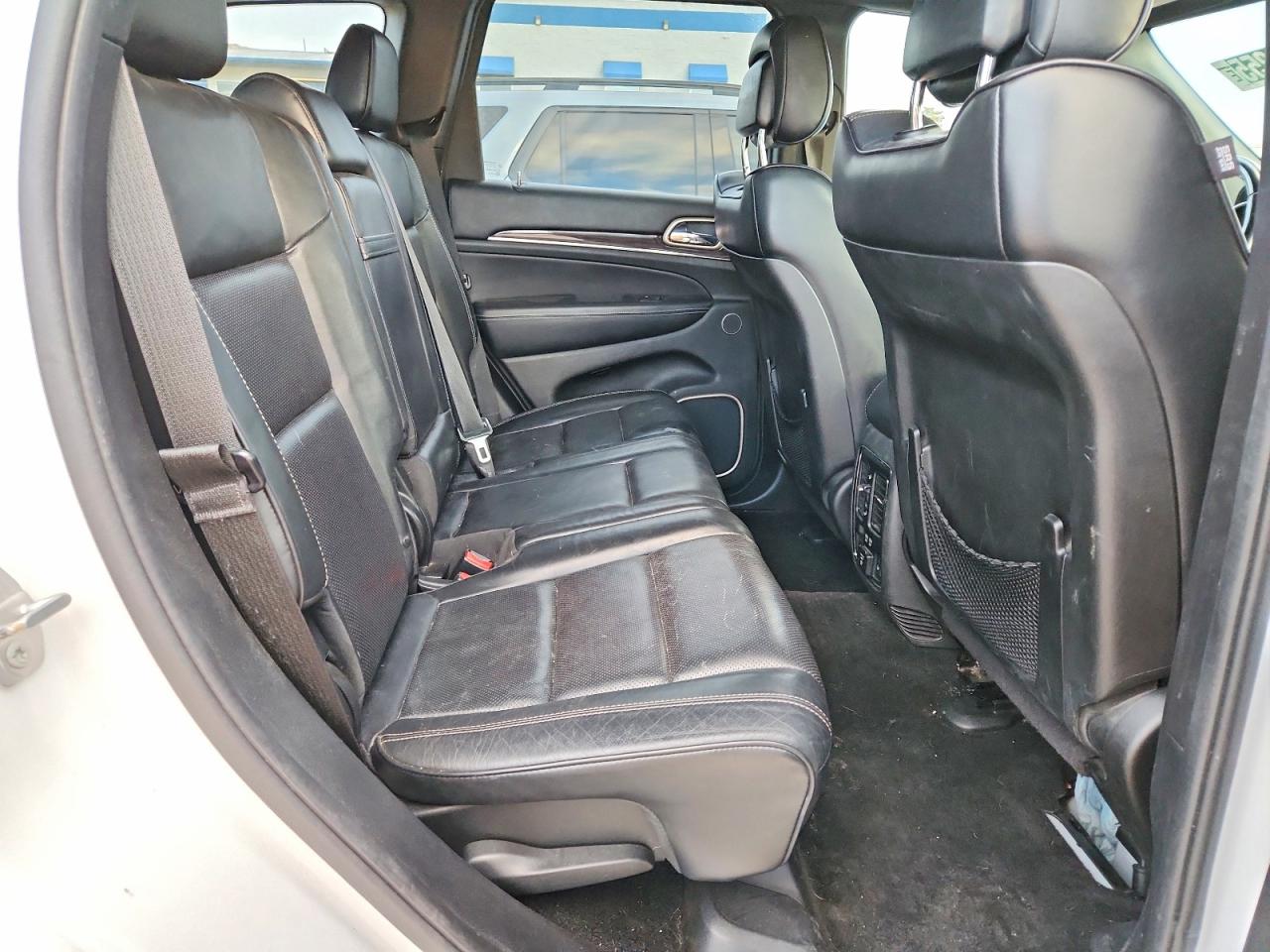 2015 JEEP GRAND CHEROKEE OVERLAND photo 11