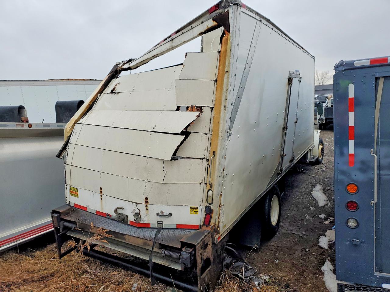 2006 FREIGHTLINER BUSINESS CLASS M2 BOX TRUCK photo 3