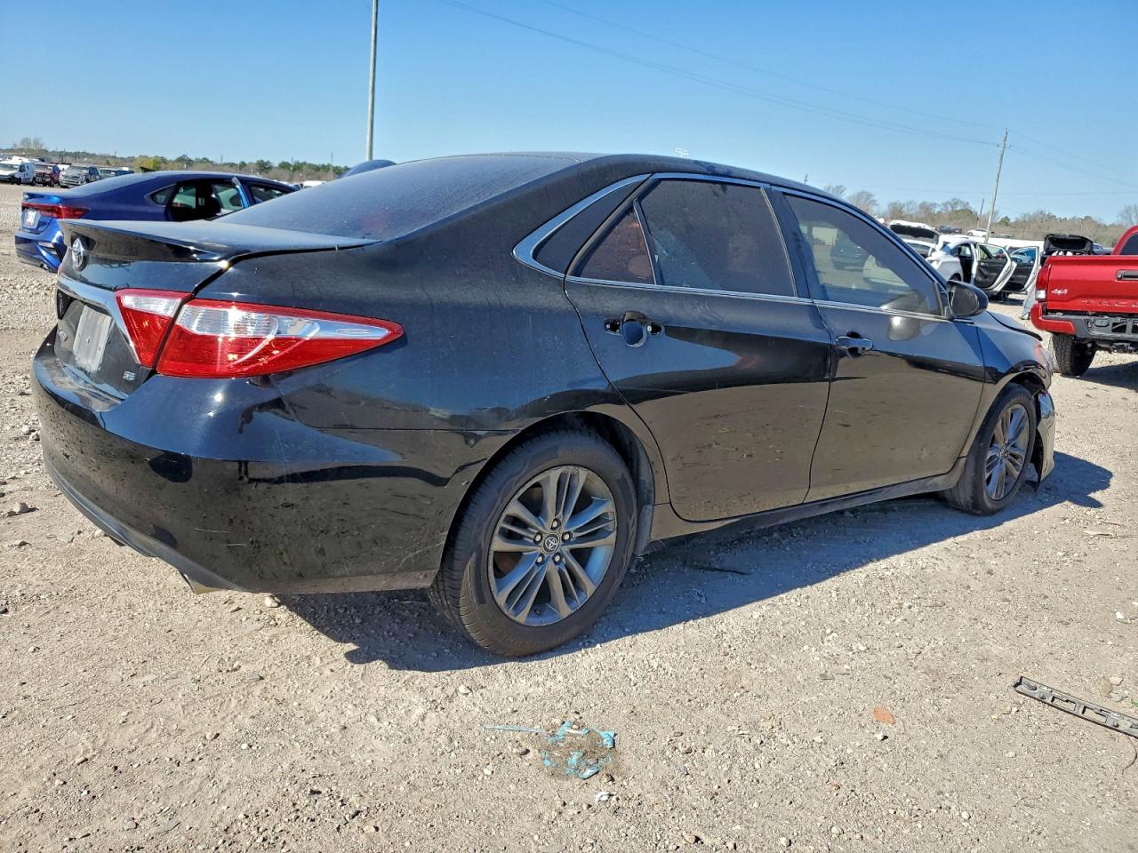 2016 TOYOTA CAMRY LE photo 3