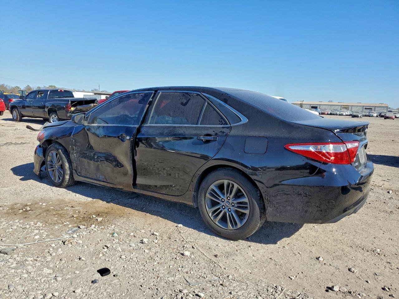 2016 TOYOTA CAMRY LE photo 2