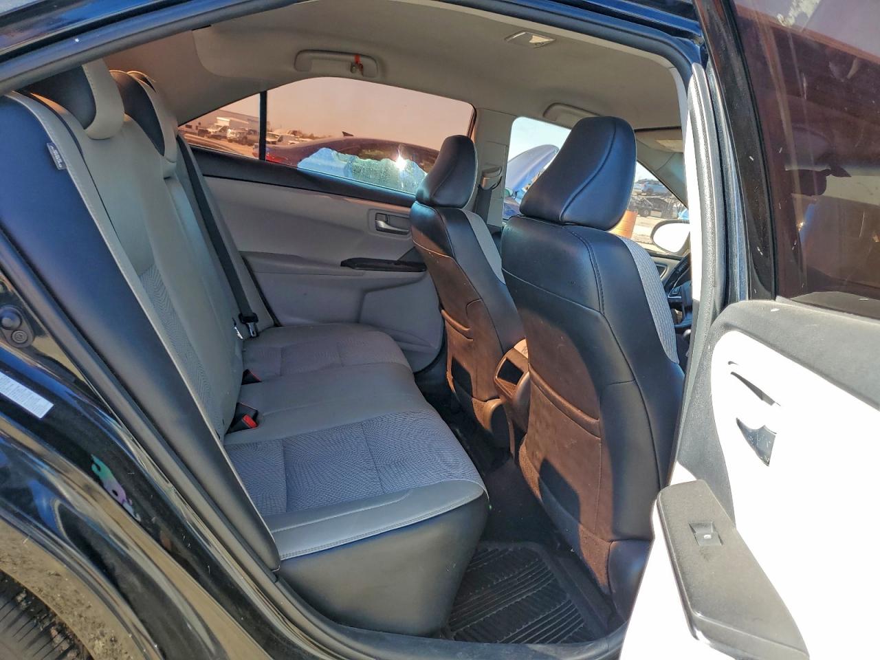 2016 TOYOTA CAMRY LE photo 10