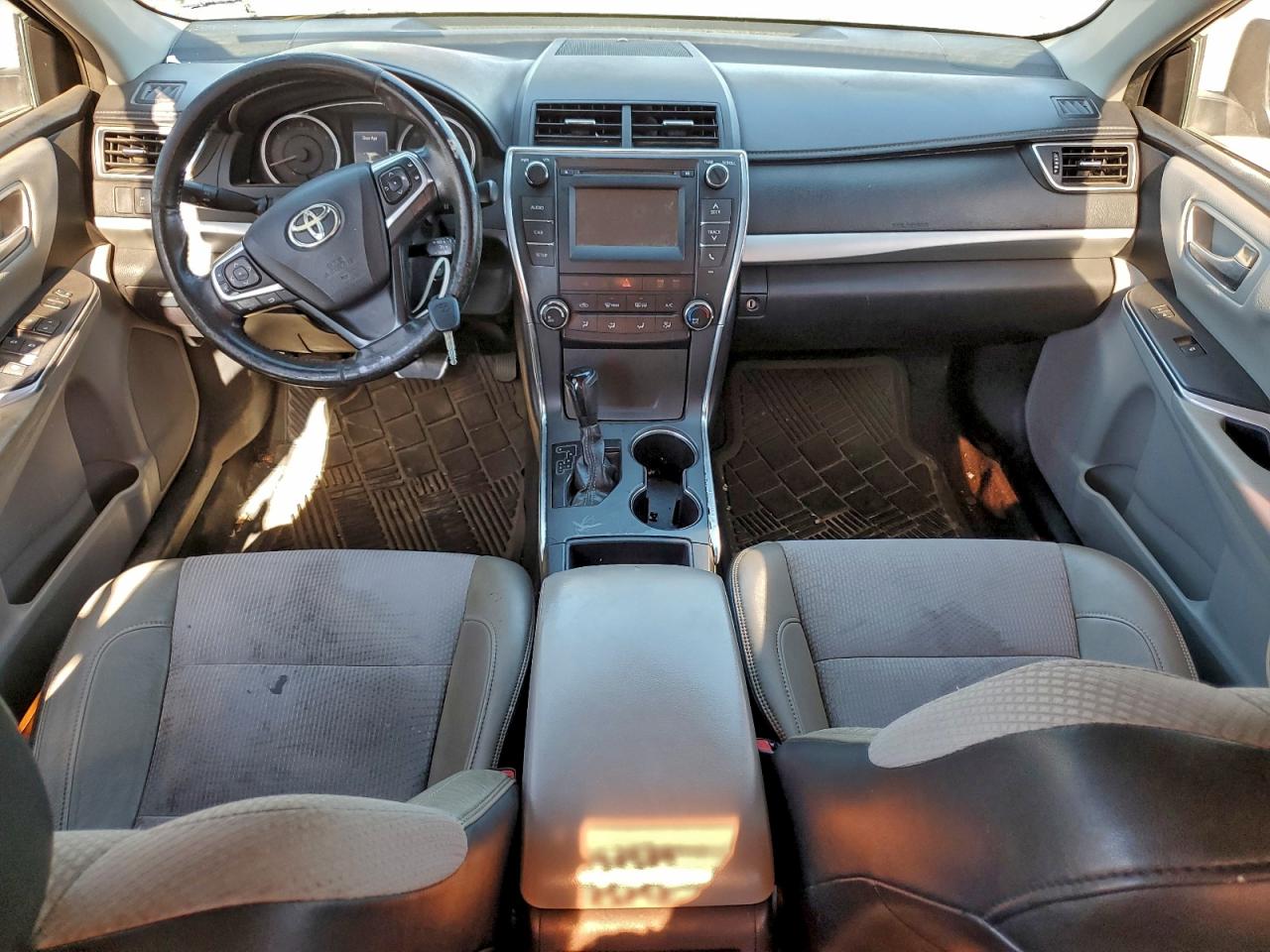 2016 TOYOTA CAMRY LE photo 8
