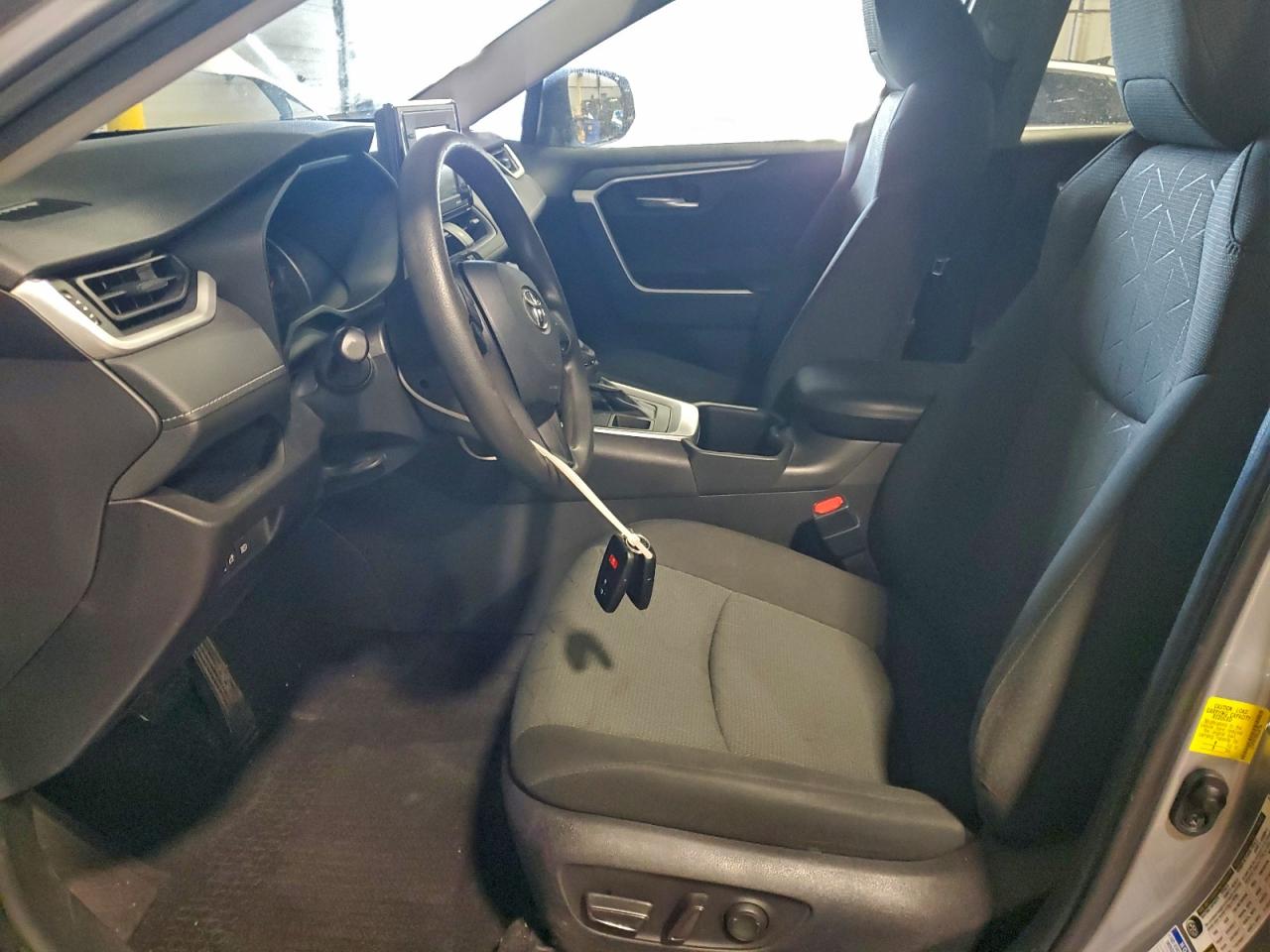 2022 TOYOTA RAV4 XLE photo 7