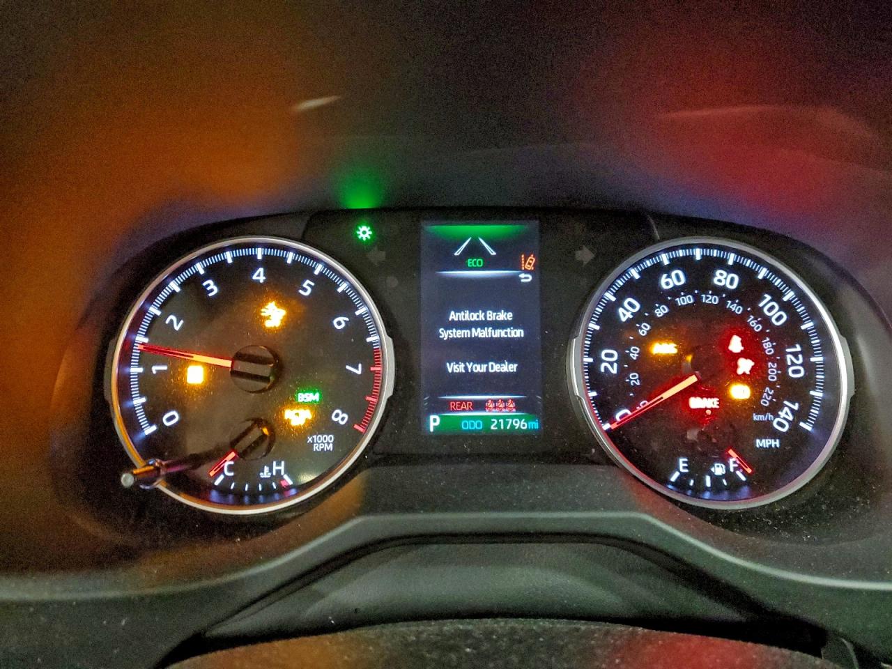 2022 TOYOTA RAV4 XLE photo 9
