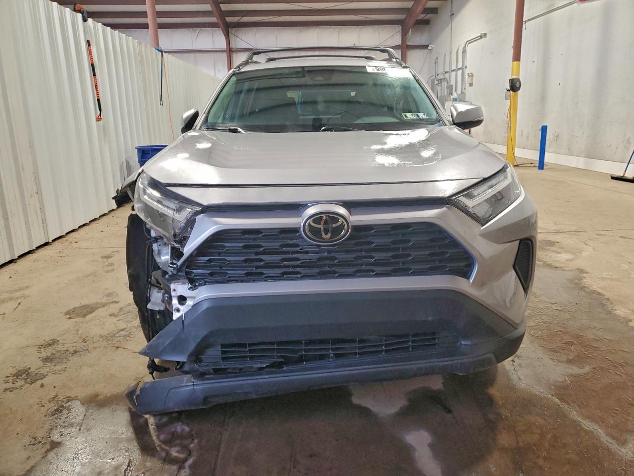 2022 TOYOTA RAV4 XLE photo 5