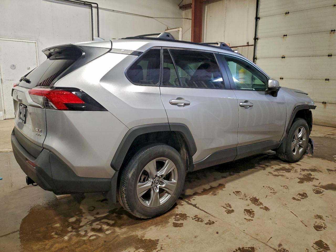 2022 TOYOTA RAV4 XLE photo 3