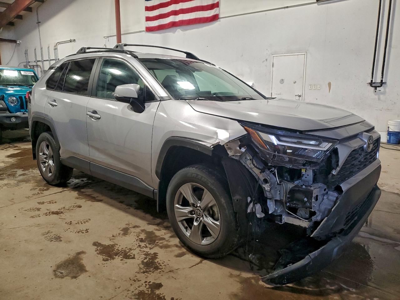 2022 TOYOTA RAV4 XLE photo 4