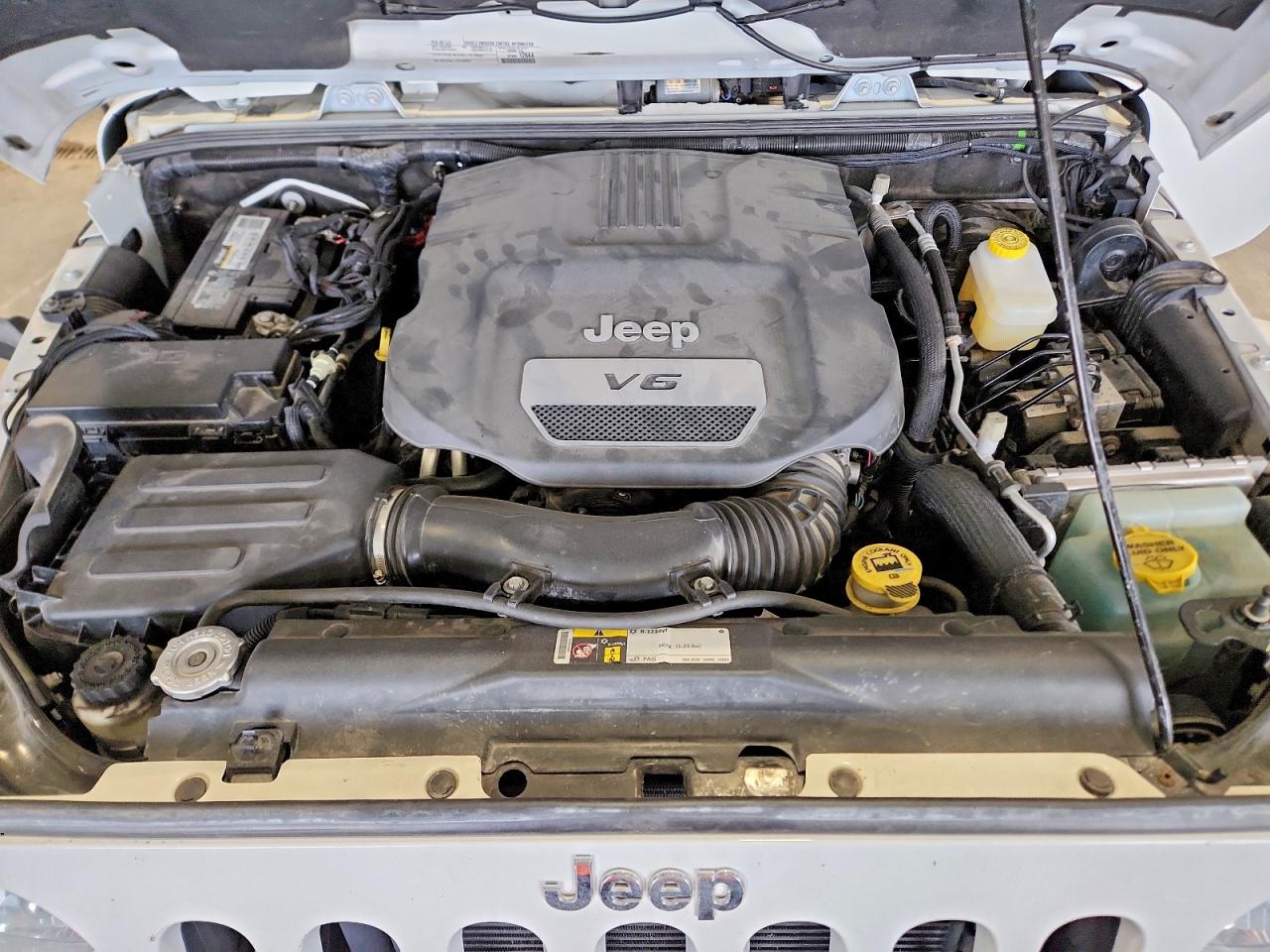 2015 JEEP WRANGLER UNLIMITED SAHARA photo 11