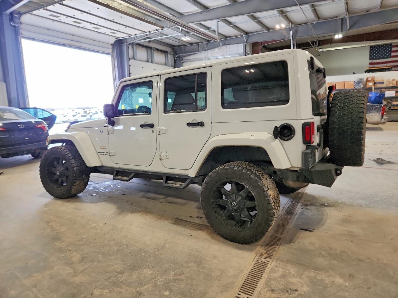 2015 JEEP WRANGLER UNLIMITED SAHARA photo 2