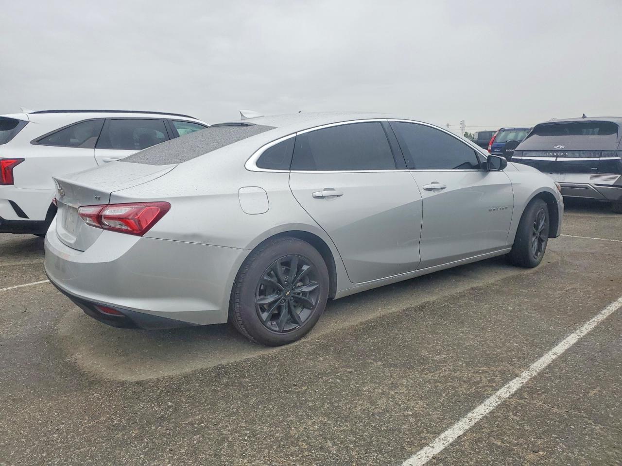 2022 CHEVROLET MALIBU LT photo 3