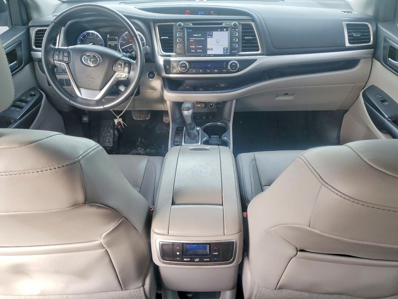 2019 TOYOTA HIGHLANDER SE photo 8