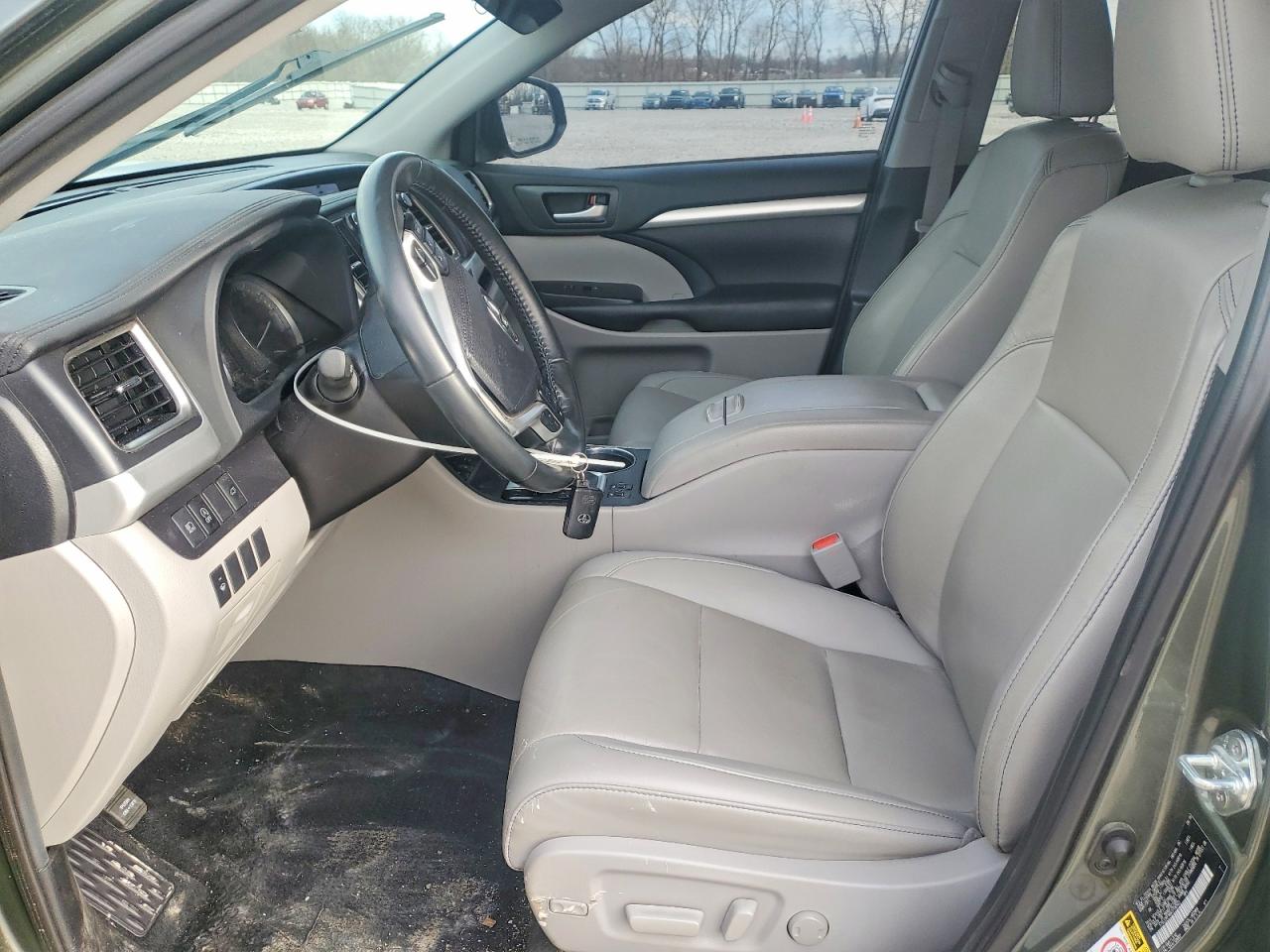 2019 TOYOTA HIGHLANDER SE photo 7