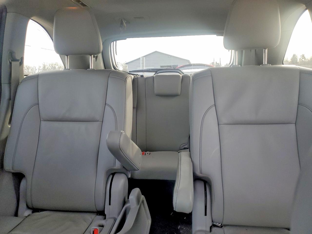2019 TOYOTA HIGHLANDER SE photo 10
