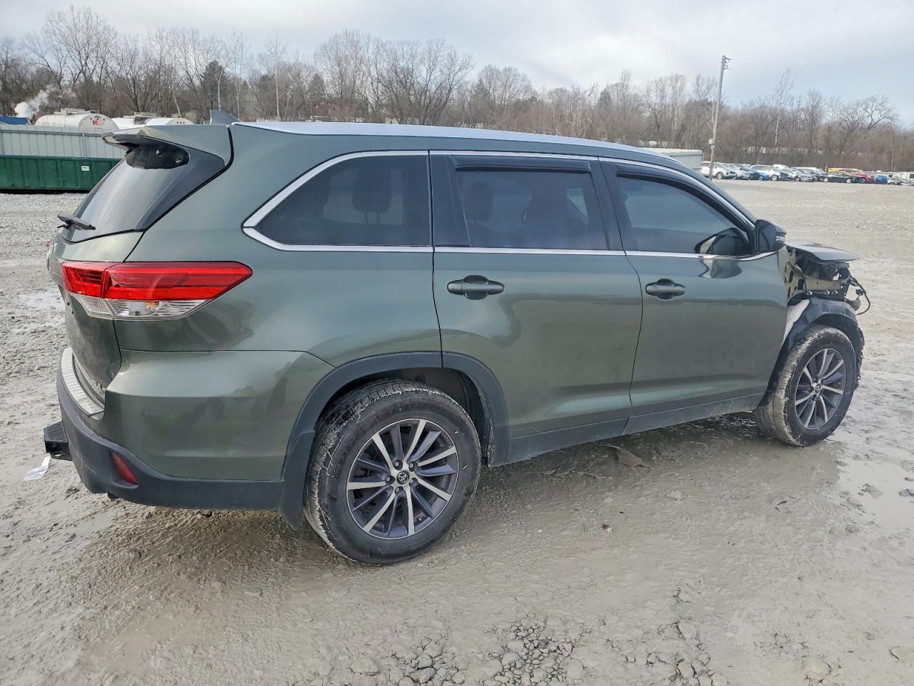2019 TOYOTA HIGHLANDER SE photo 3