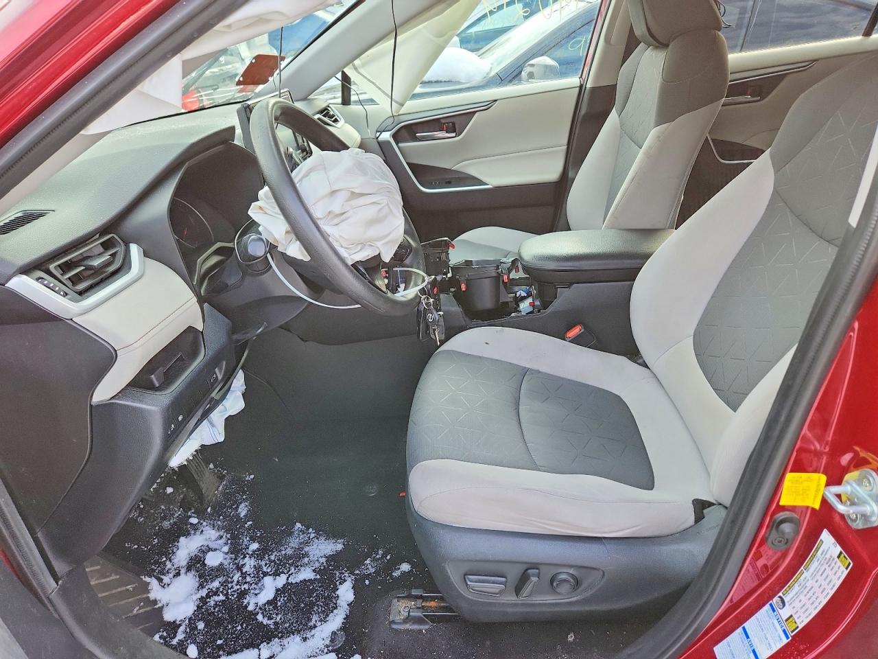 2021 TOYOTA RAV4 XLE photo 13