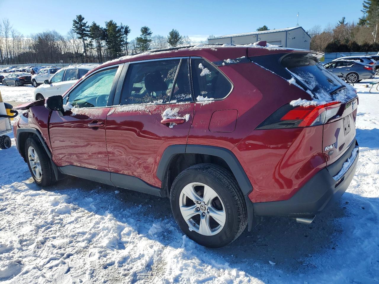 2021 TOYOTA RAV4 XLE photo 3