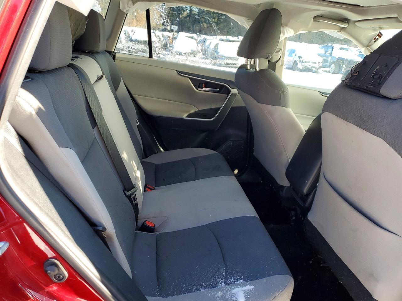 2021 TOYOTA RAV4 XLE photo 21