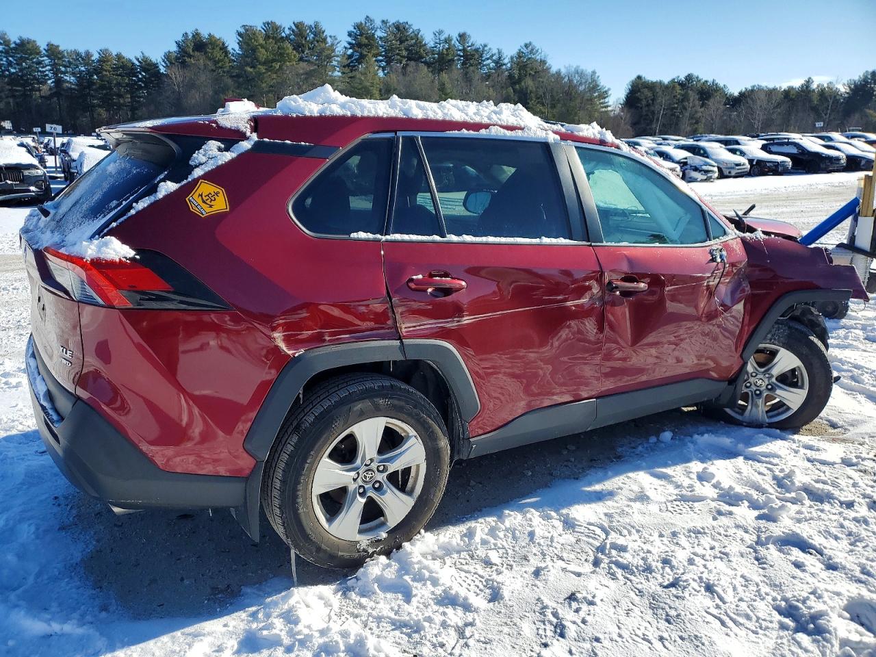 2021 TOYOTA RAV4 XLE photo 5