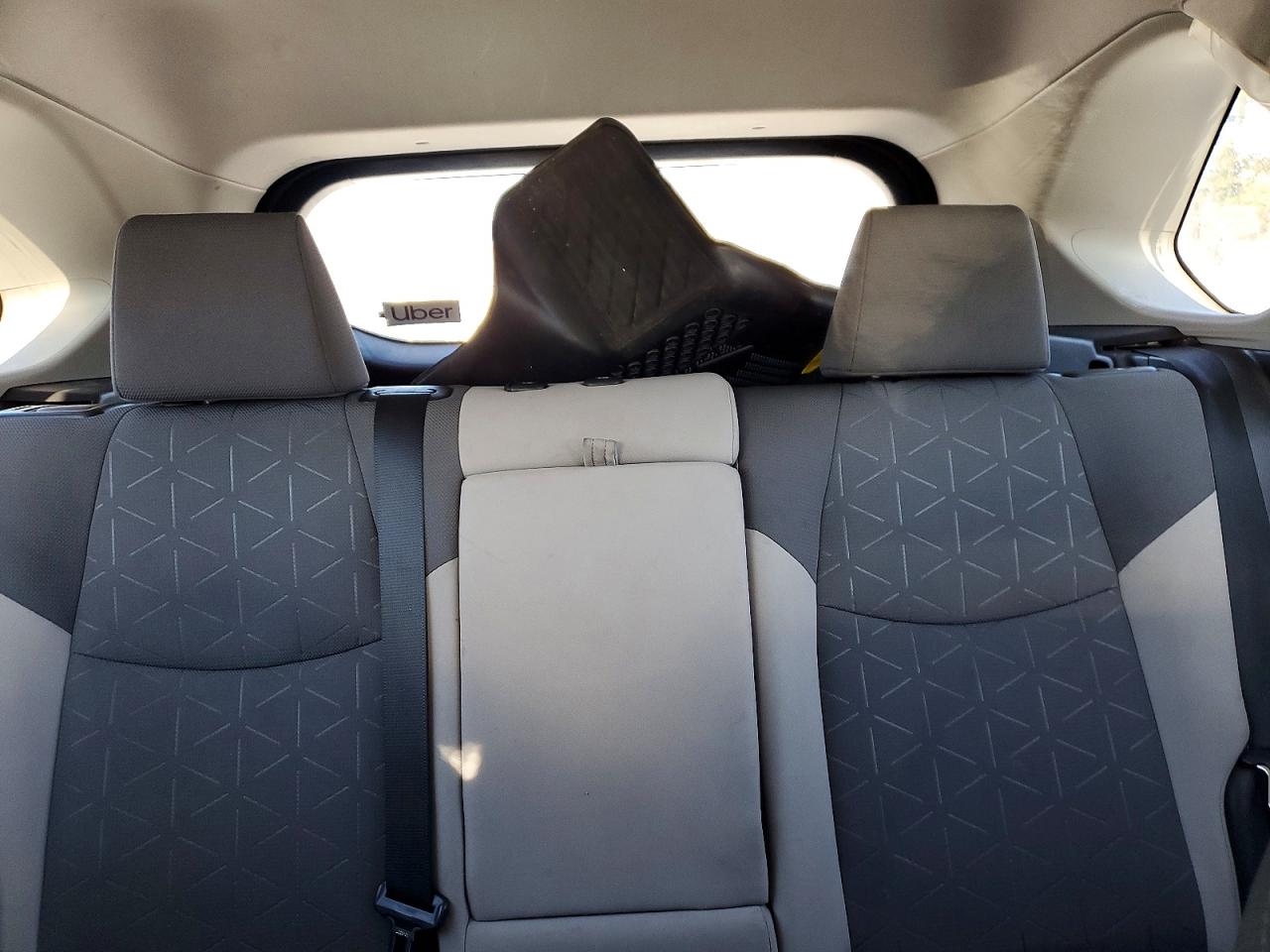 2021 TOYOTA RAV4 XLE photo 19