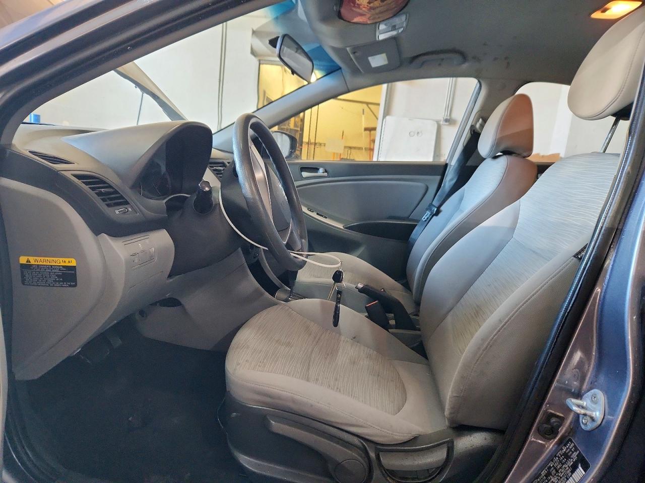 2017 HYUNDAI ACCENT SE photo 7