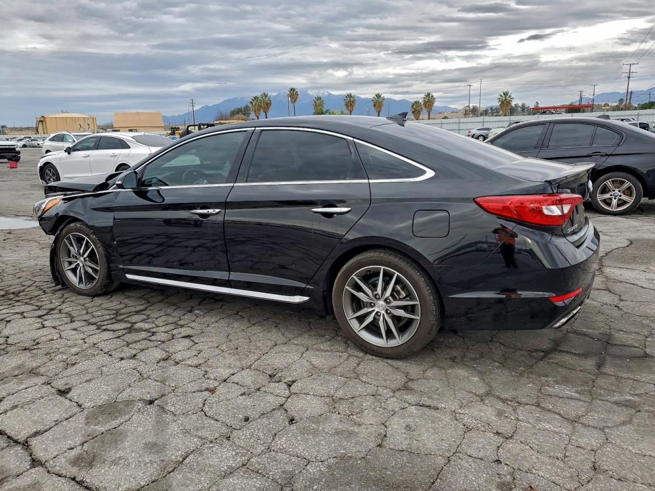 2015 HYUNDAI SONATA SPORT photo 2