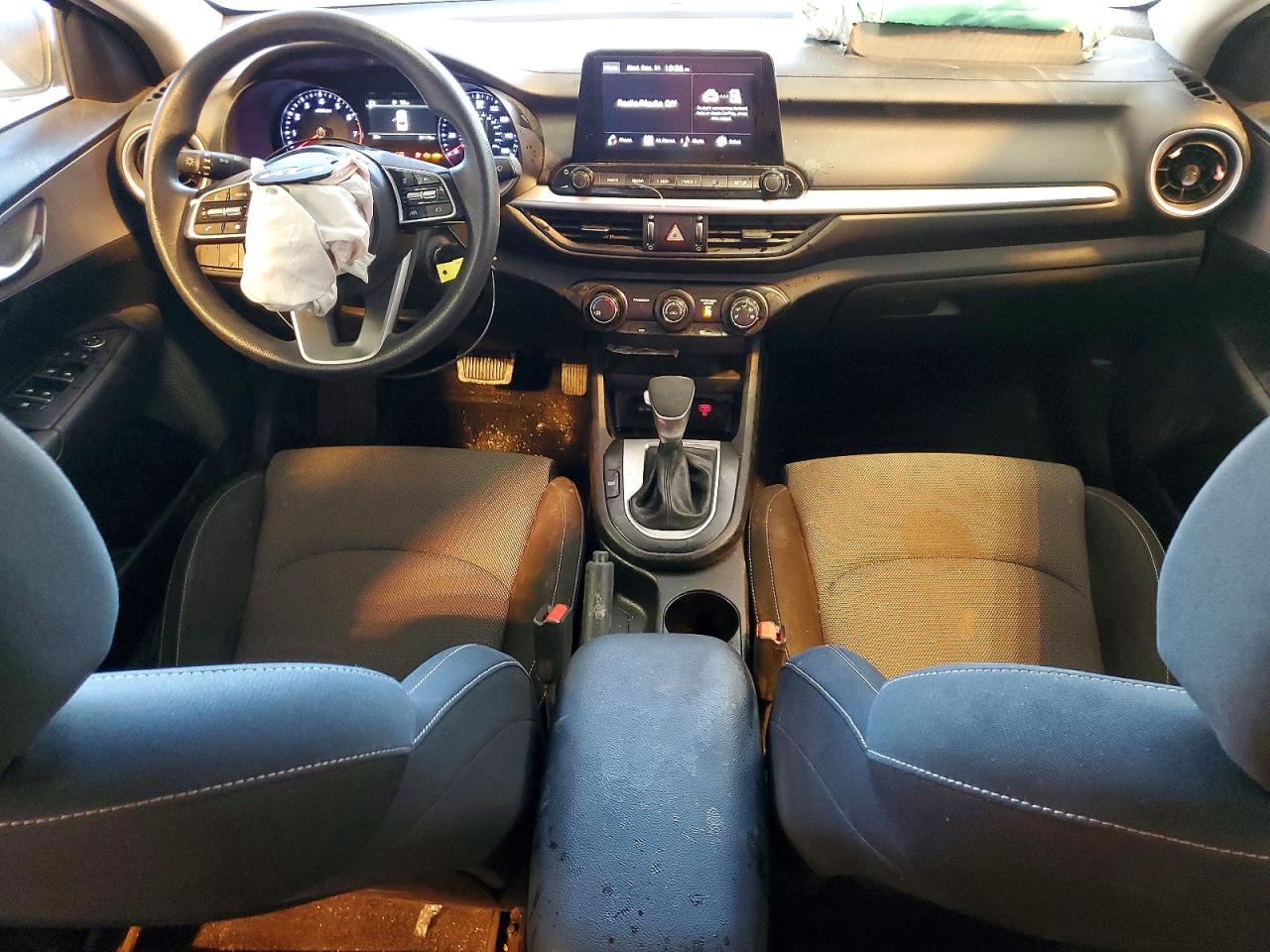 2024 KIA FORTE LX photo 8