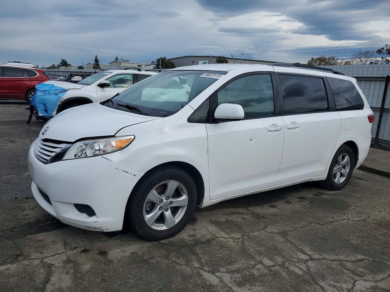 2017 TOYOTA SIENNA