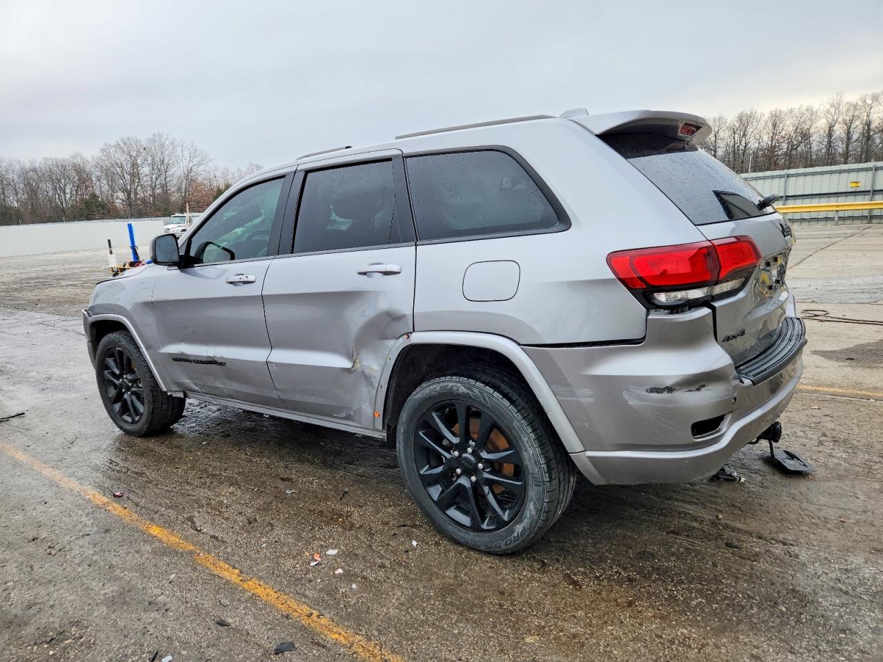 2019 JEEP GRAND CHEROKEE LAREDO photo 2