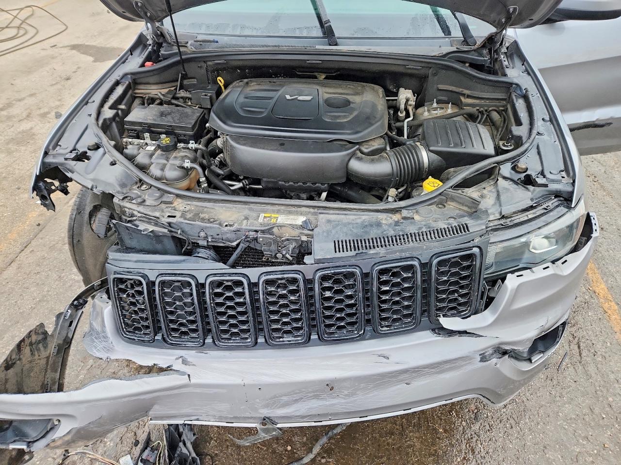 2019 JEEP GRAND CHEROKEE LAREDO photo 12