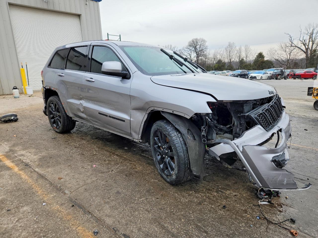 2019 JEEP GRAND CHEROKEE LAREDO photo 4