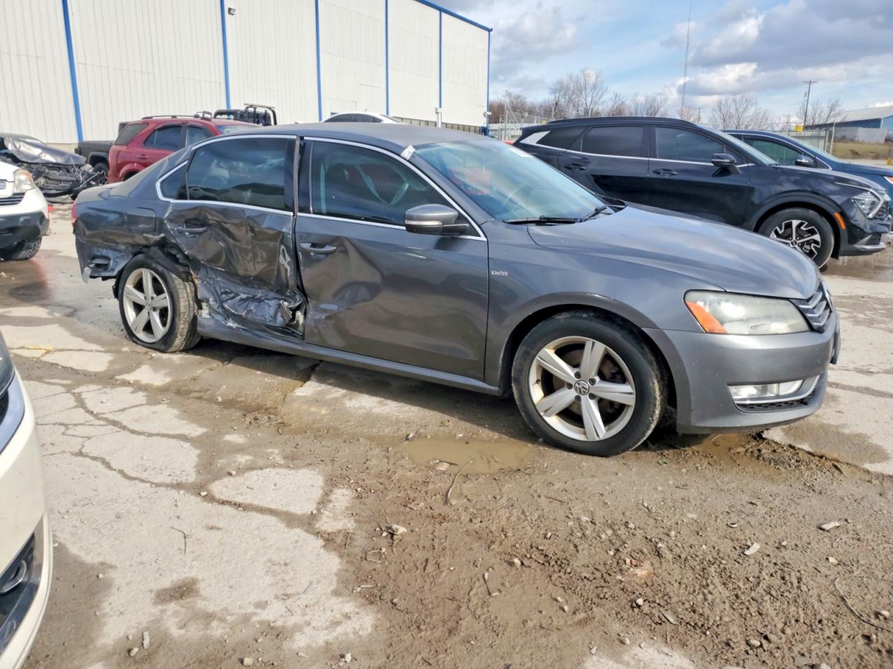 2015 VOLKSWAGEN PASSAT S photo 4