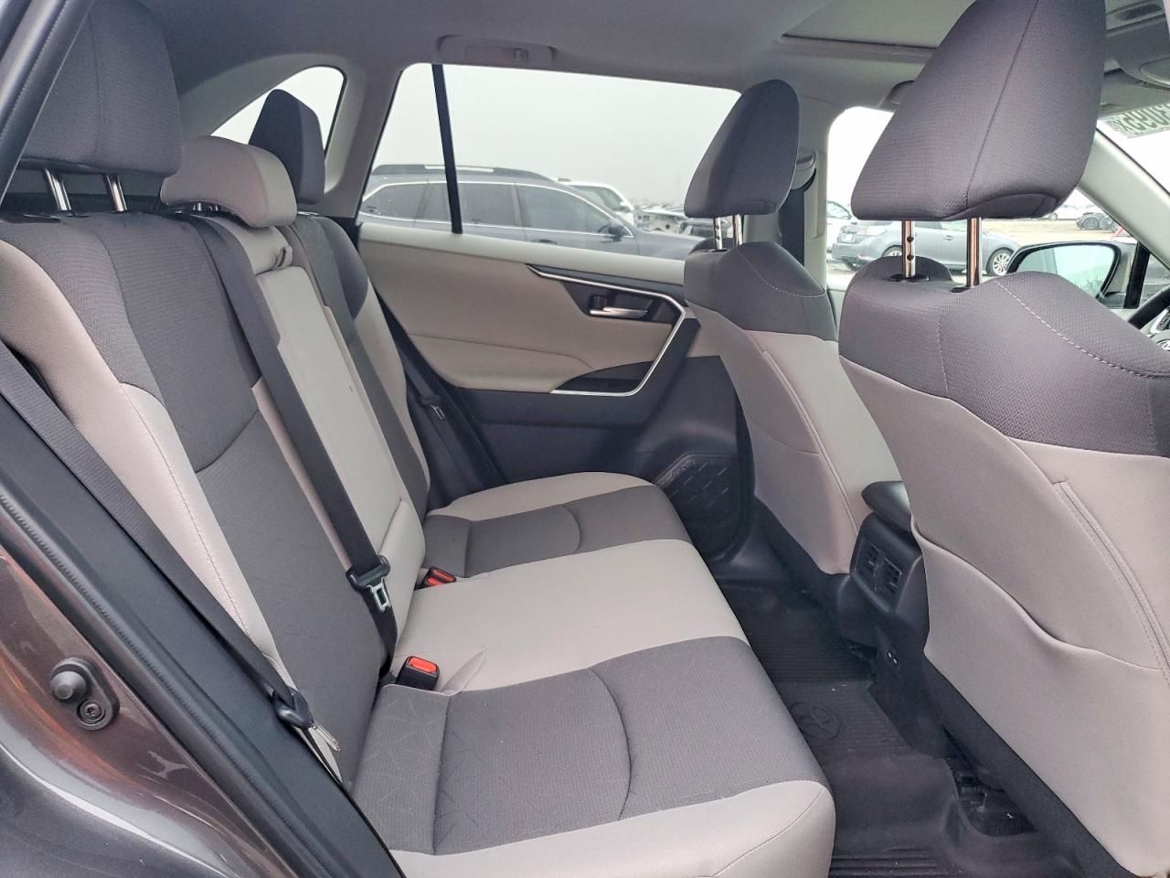 2025 TOYOTA RAV4 XLE photo 11