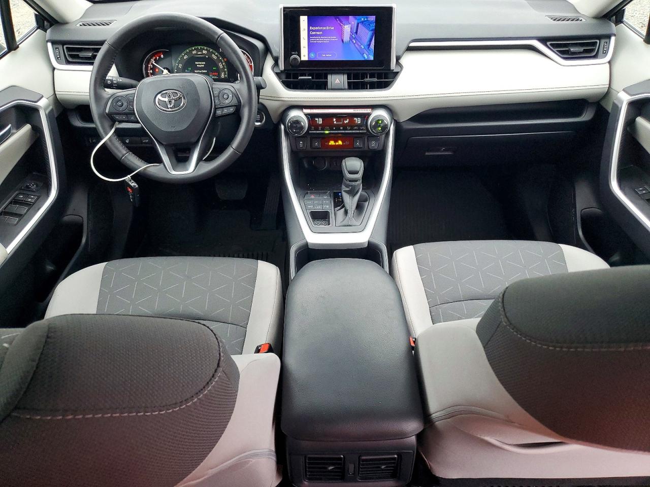2025 TOYOTA RAV4 XLE photo 8