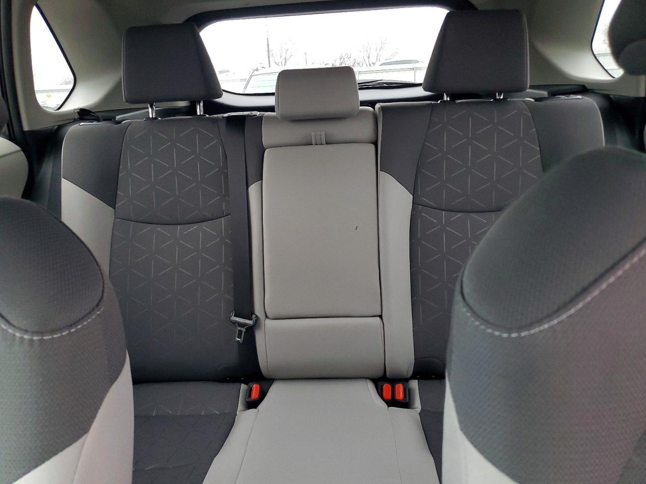 2025 TOYOTA RAV4 XLE photo 10