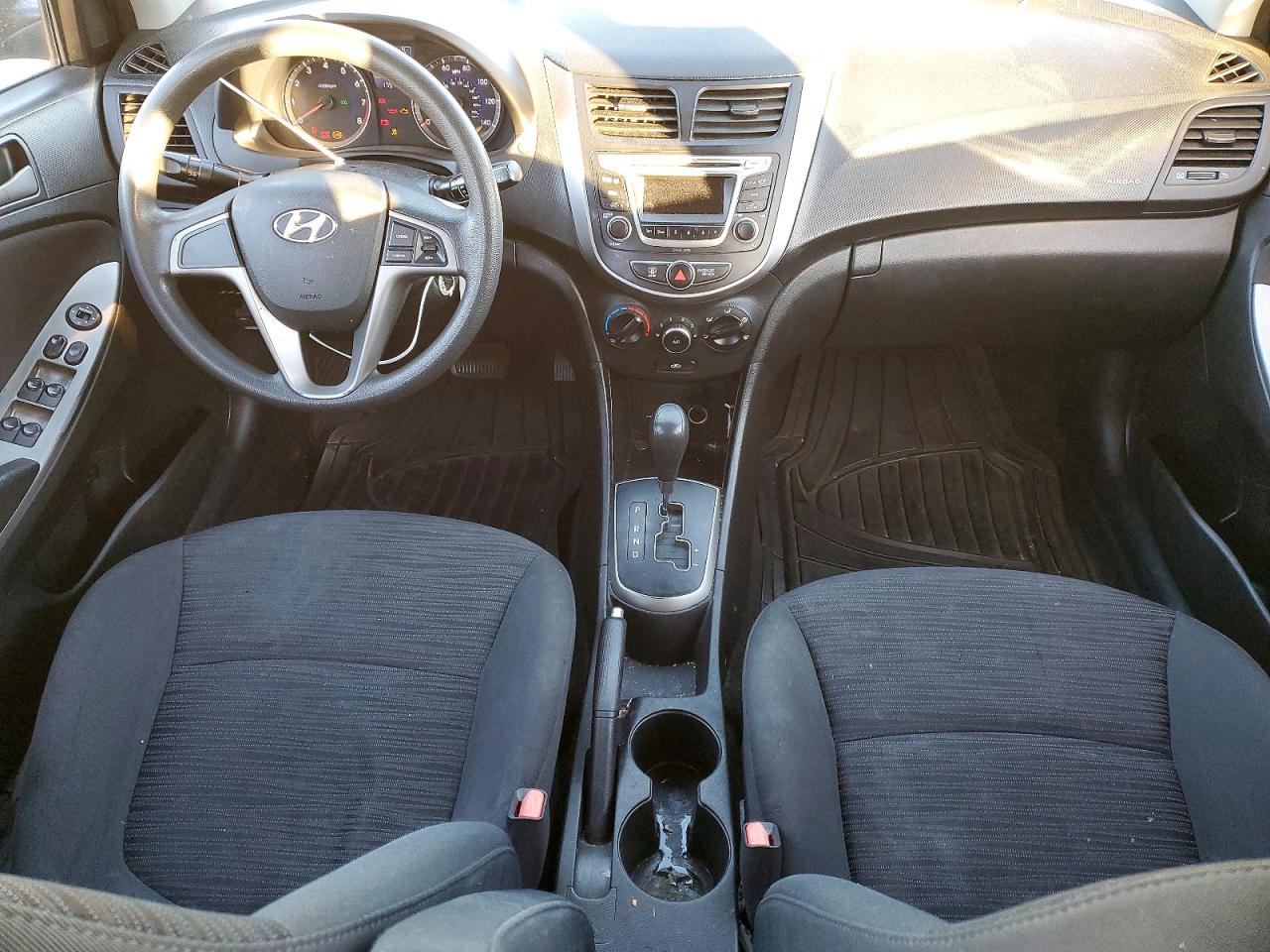 2016 HYUNDAI ACCENT SE photo 8