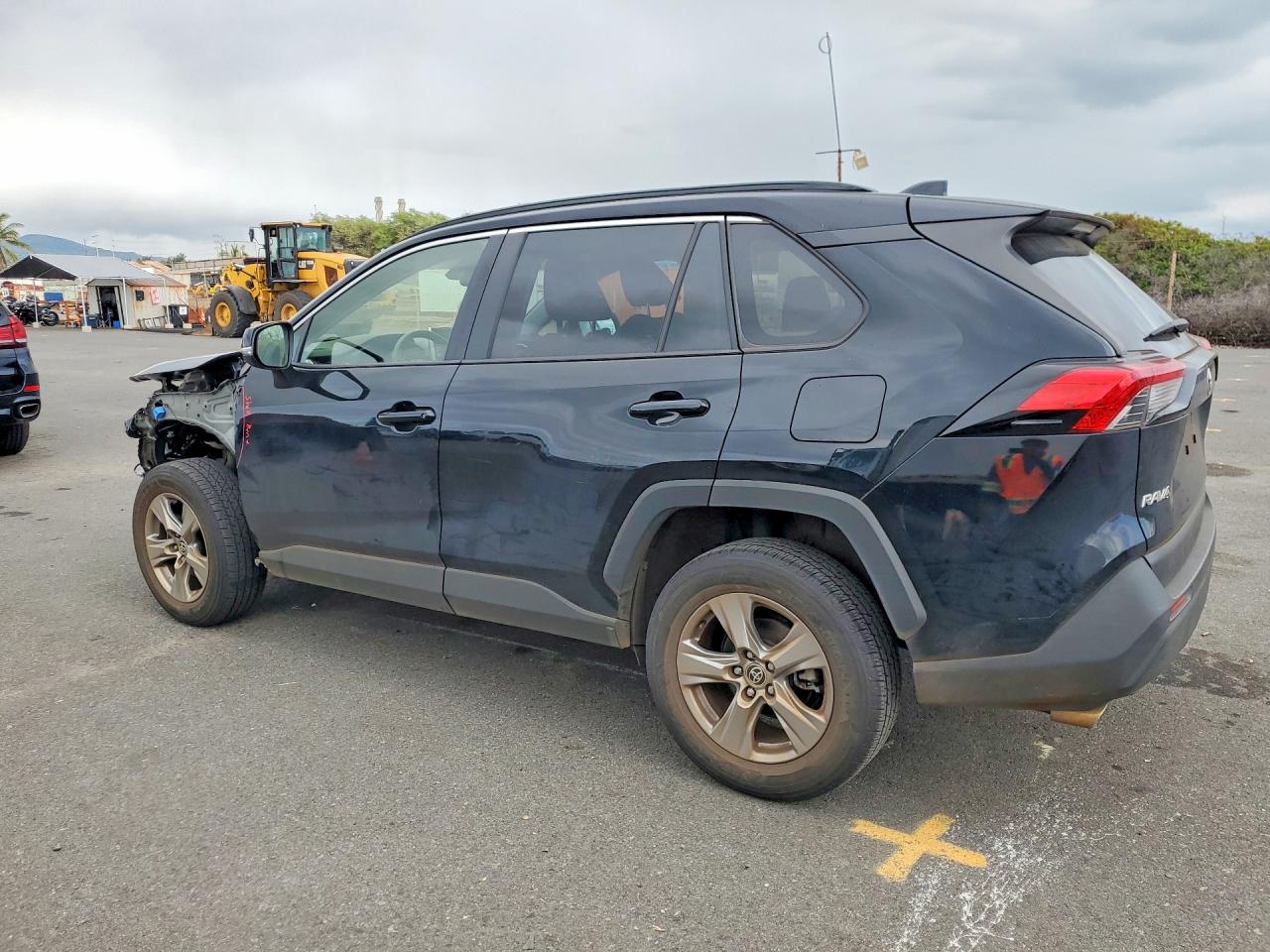 2024 TOYOTA RAV4 XLE photo 2