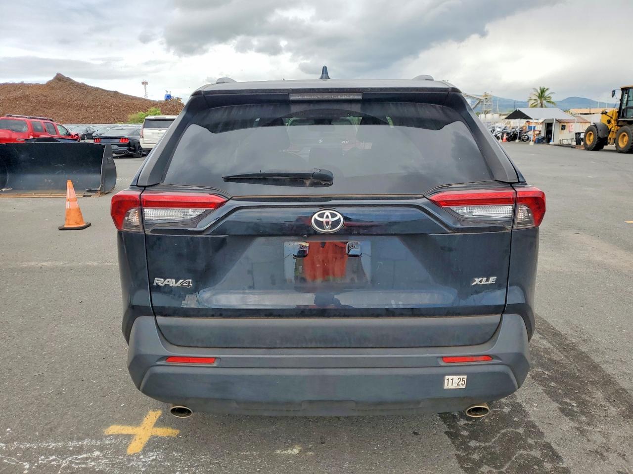 2024 TOYOTA RAV4 XLE photo 6