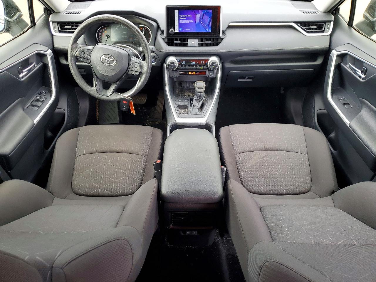 2024 TOYOTA RAV4 XLE photo 8