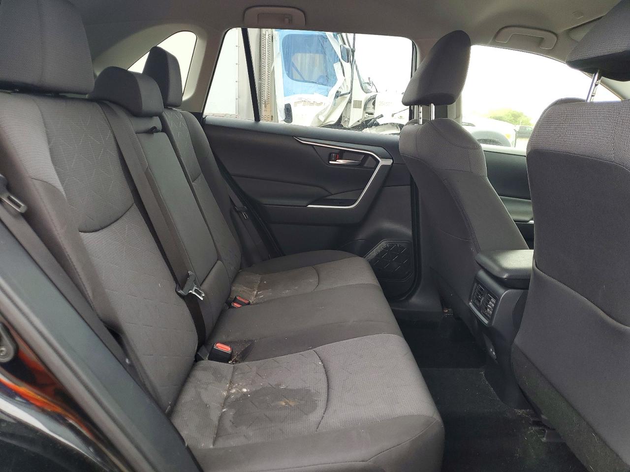 2024 TOYOTA RAV4 XLE photo 11