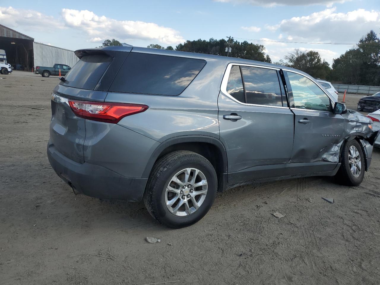 2019 CHEVROLET TRAVERSE LS photo 5