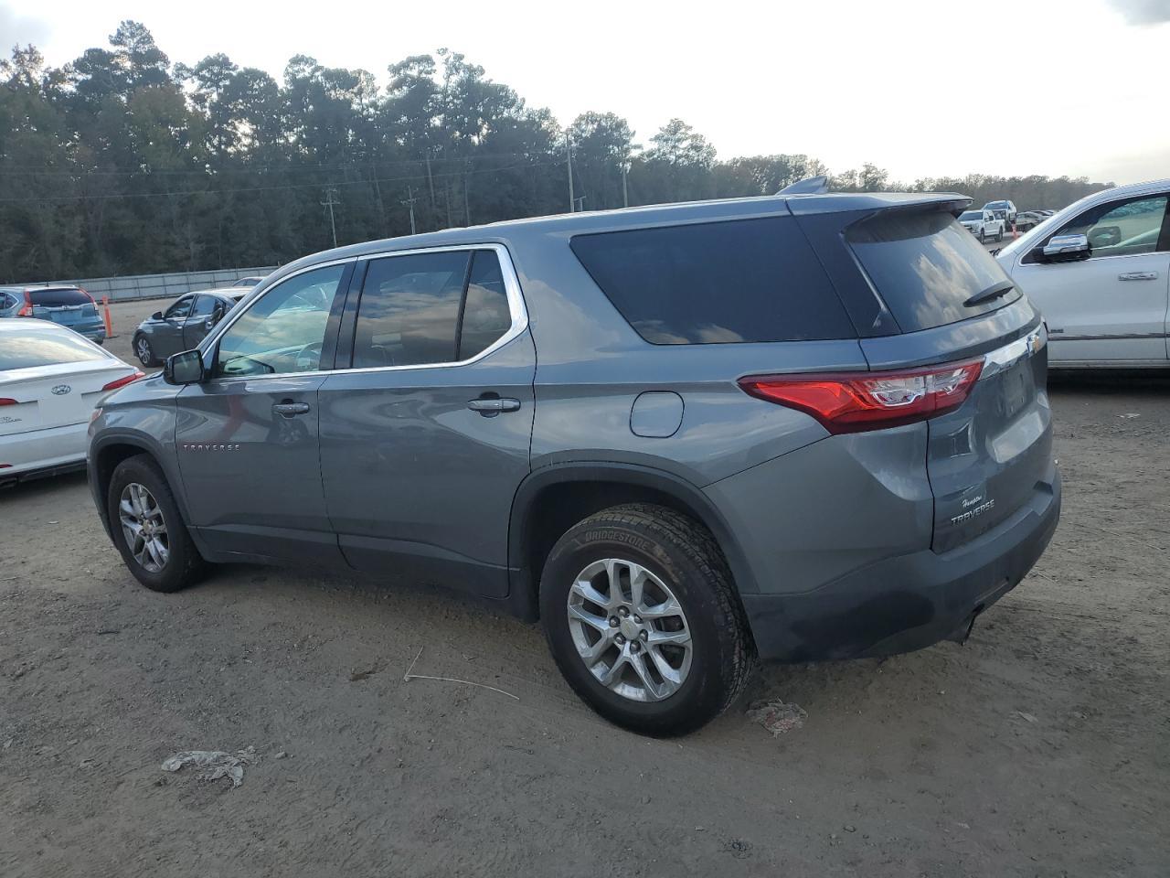 2019 CHEVROLET TRAVERSE LS photo 3