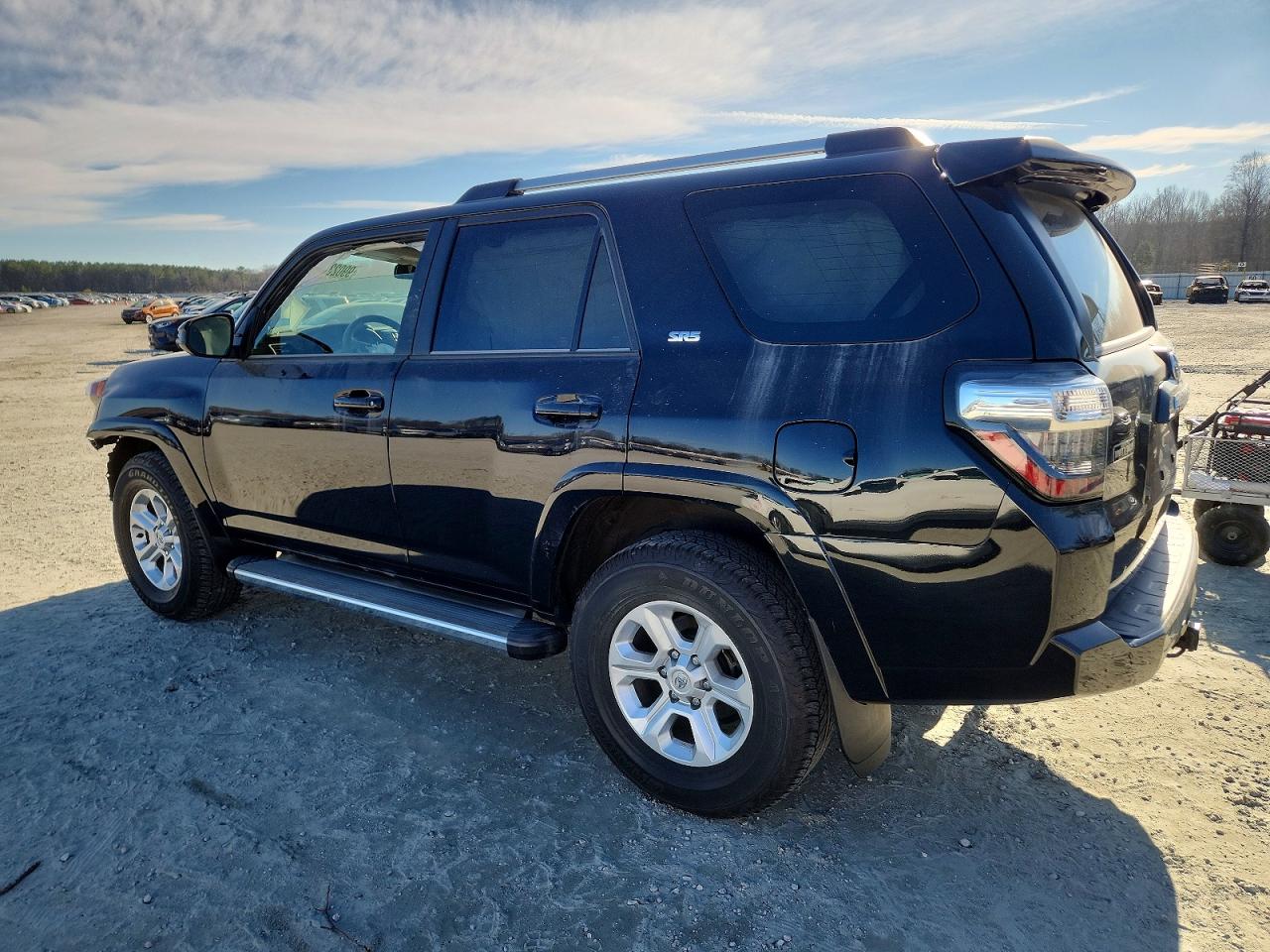 2022 TOYOTA 4RUNNER SR5 photo 2