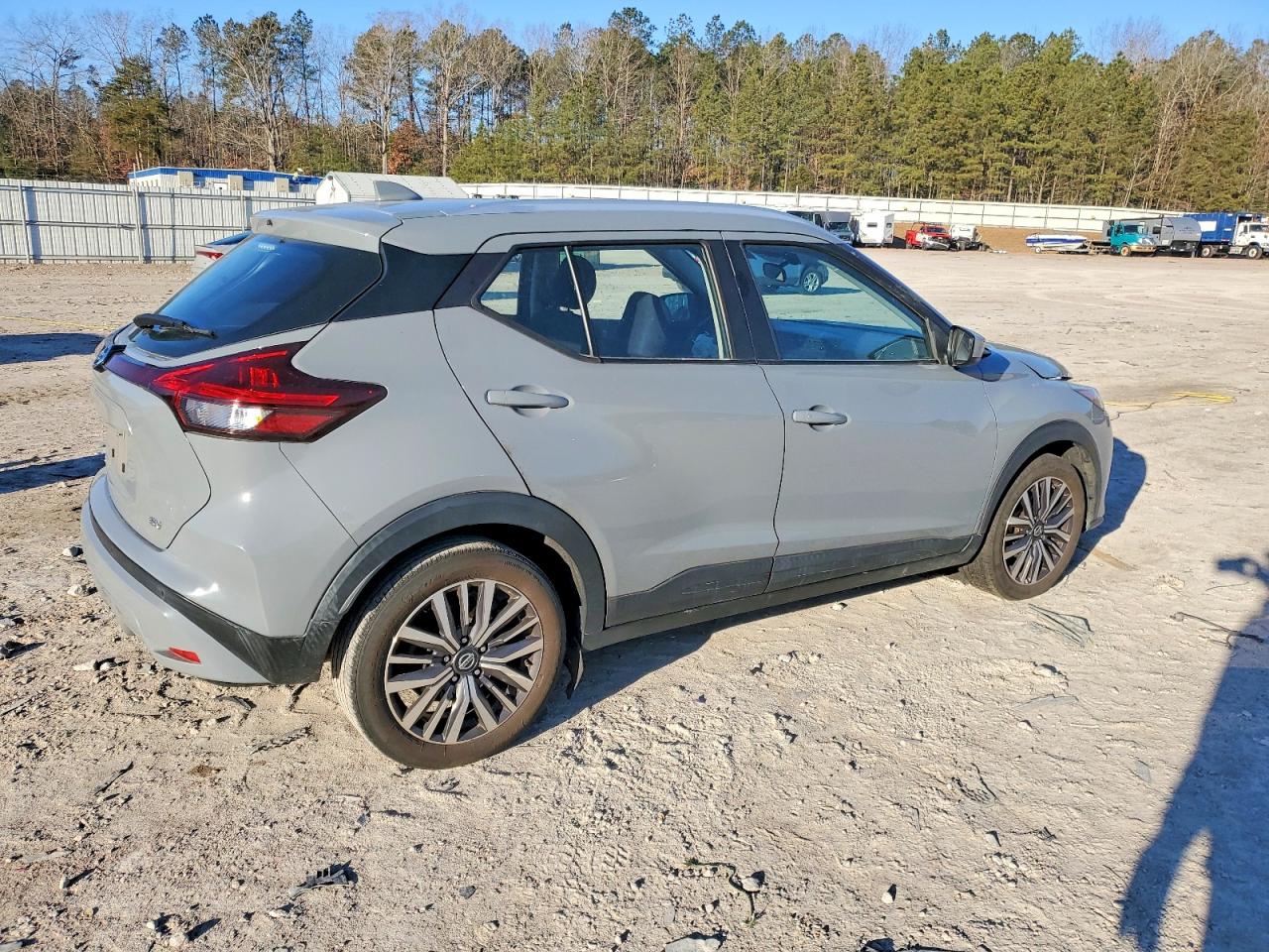 2021 NISSAN KICKS SV photo 3