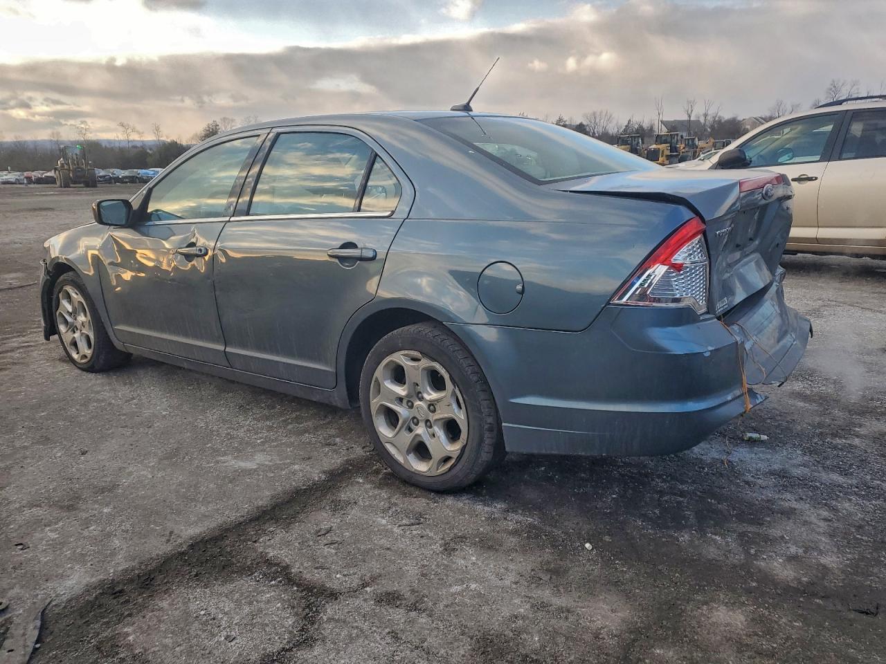 2011 FORD FUSION SE photo 2