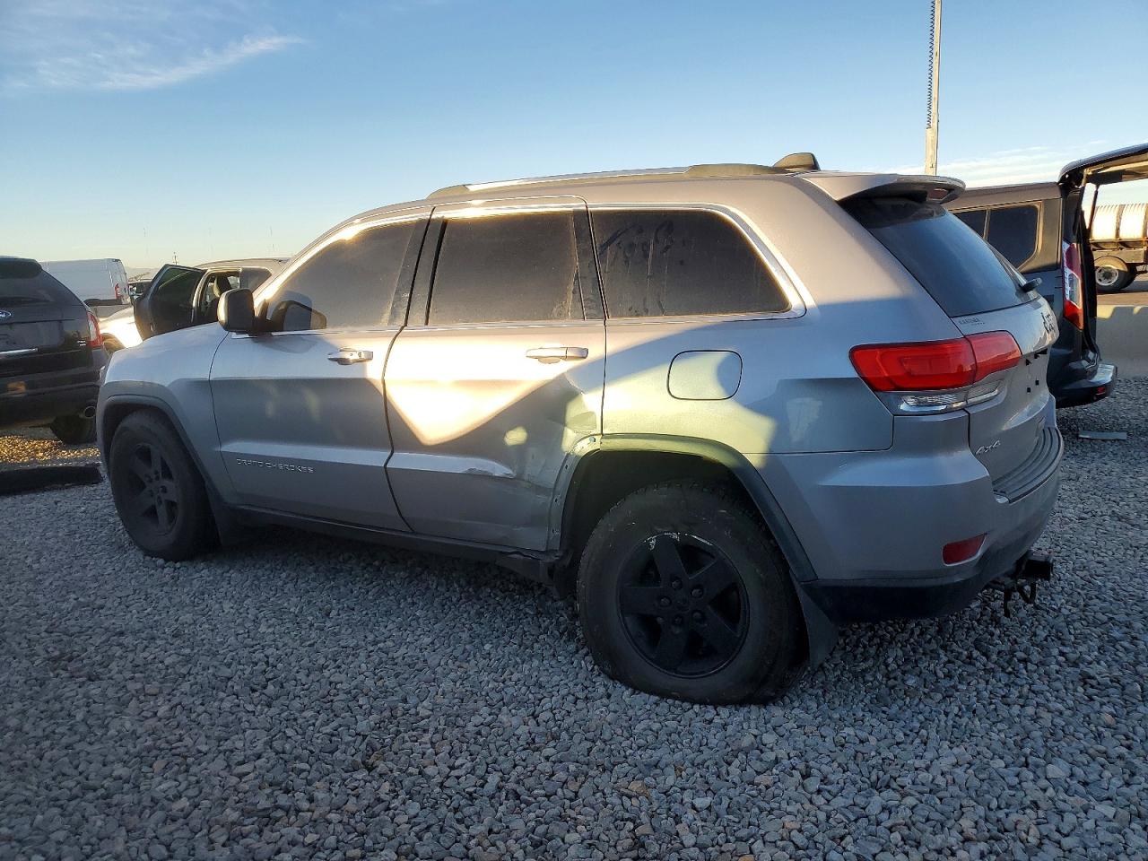 2014 JEEP GRAND CHEROKEE LAREDO photo 3