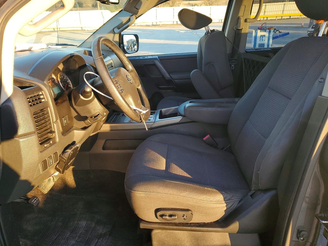 2012 NISSAN TITAN S photo 7