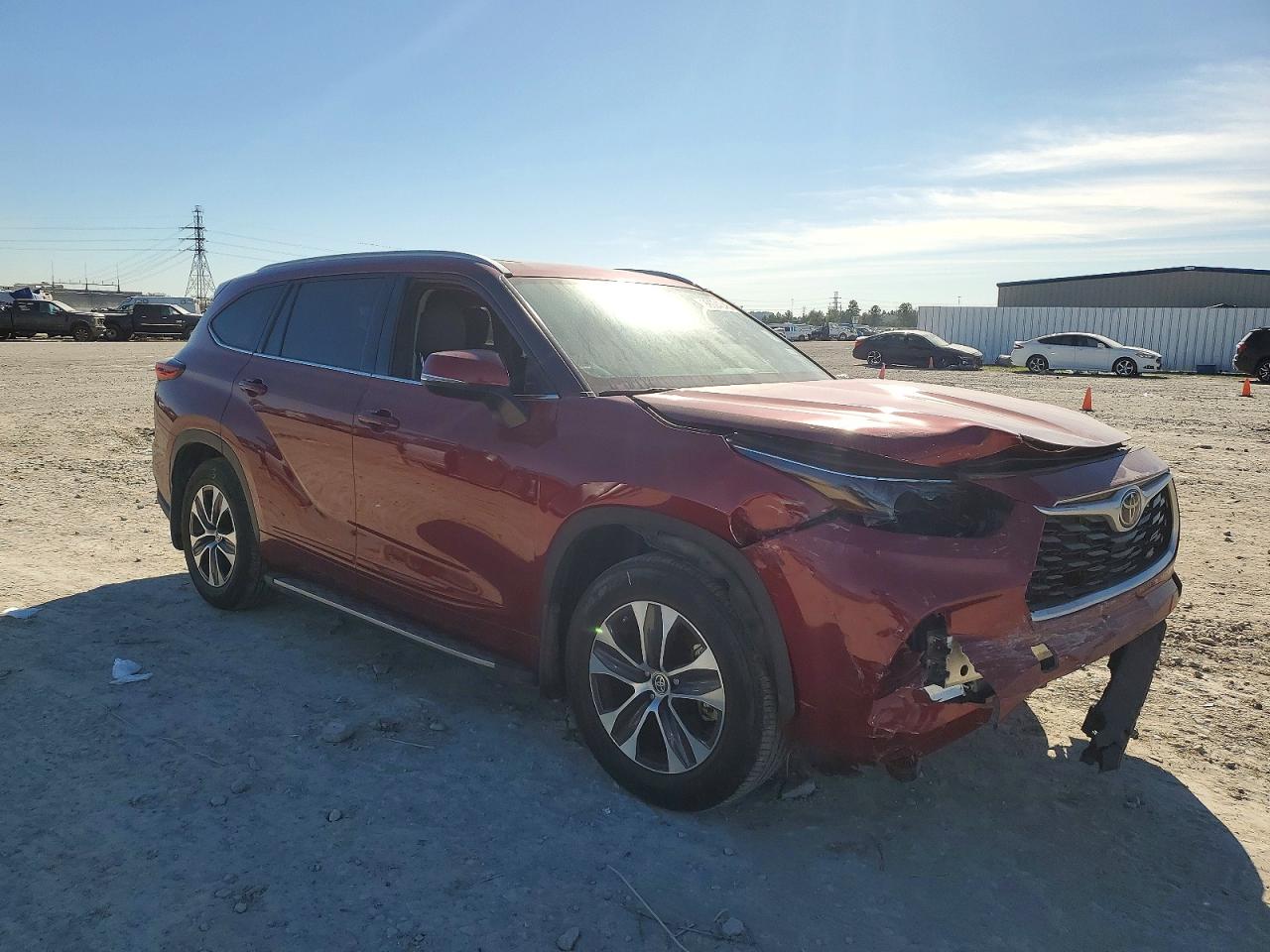 2022 TOYOTA HIGHLANDER XLE photo 4