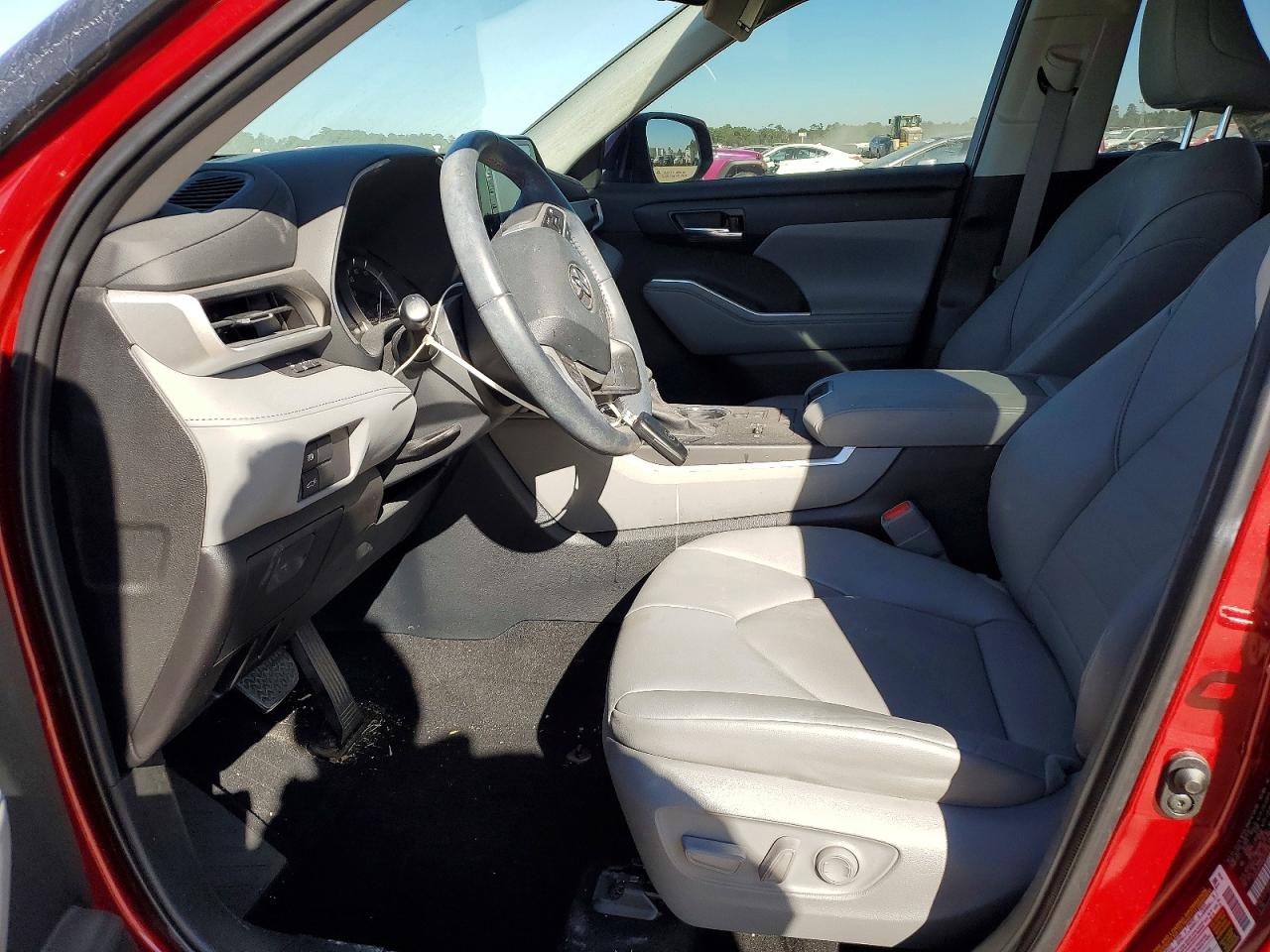 2022 TOYOTA HIGHLANDER XLE photo 7