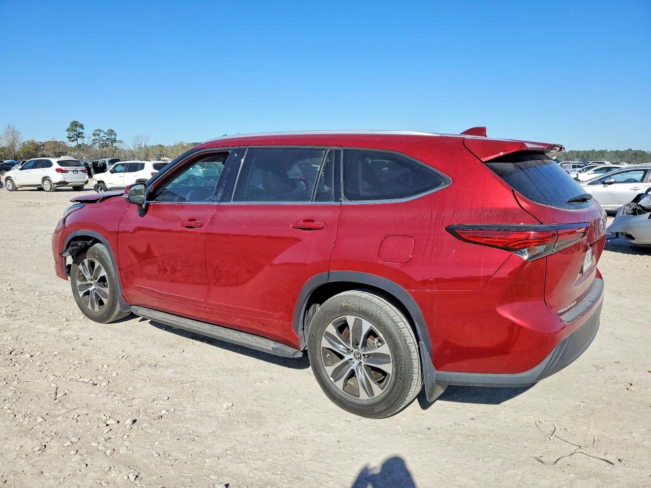 2022 TOYOTA HIGHLANDER XLE photo 2