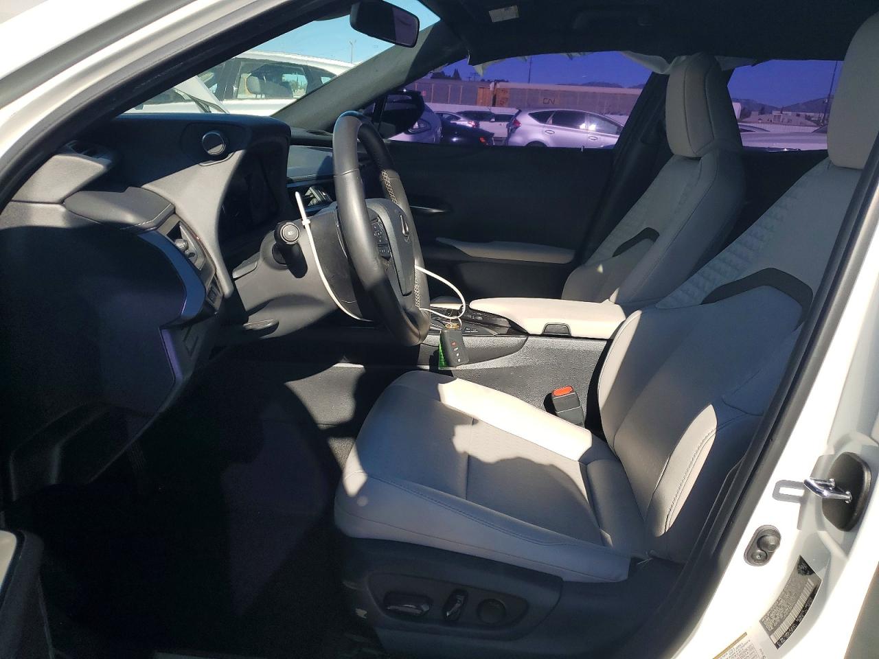 2022 LEXUS UX 250H BASE photo 7